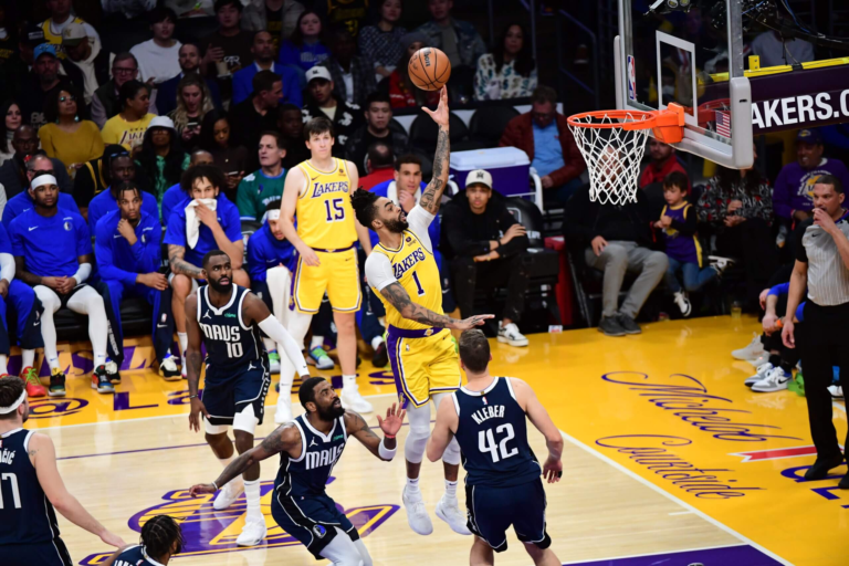 Lakers are reaching a new offensive ceiling with their new (old) starting lineup and rotation