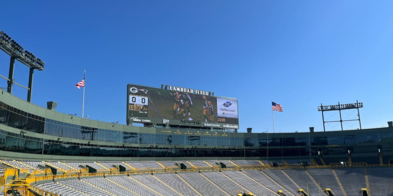 Packers offer chance for fans to be featured during games with photo contest