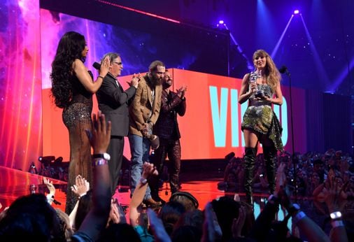 A bloated MTV ceremony for 40th anniversary