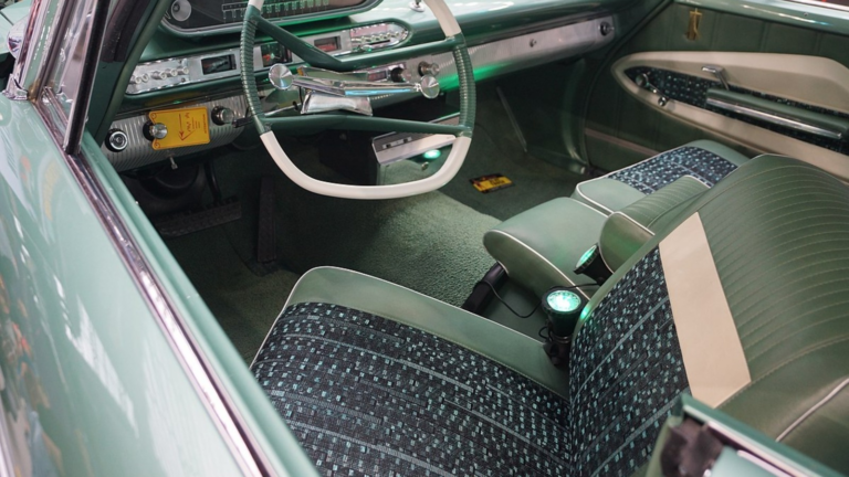 5 Classic Cars That Featured Swivel Front Seats