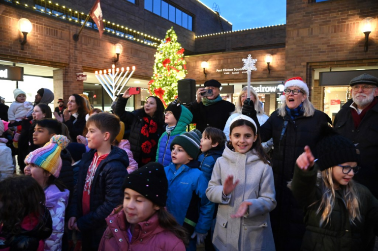 Visitors express hope for future at Highland Park Holiday Lighting