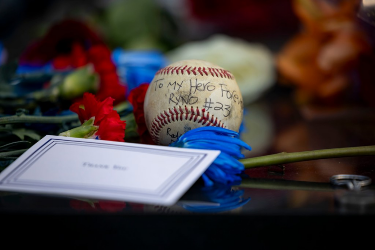 Ryne Sandberg’s statue brings Chicago Cubs fans together