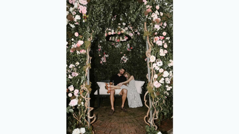 Florist analyzes price, blooms