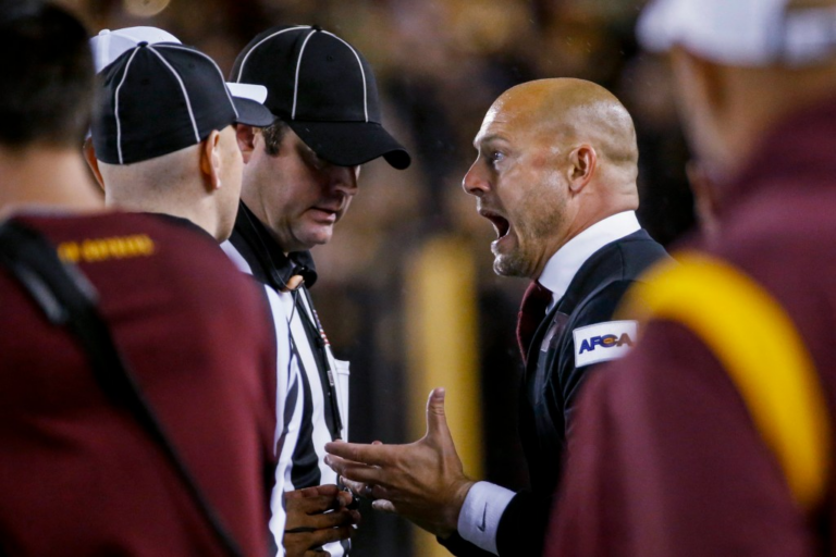 Referees miss big call in Gophers loss to Cal