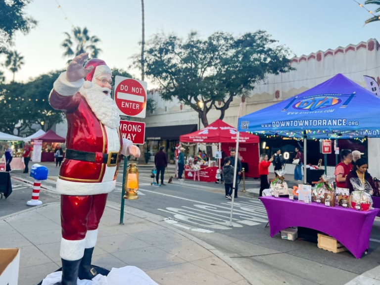 South Bay City Kicks Off Season With 7th Annual Holiday Stroll