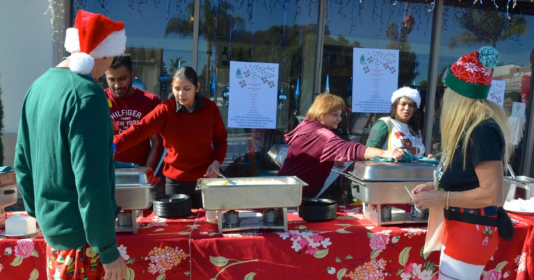 Crowds stroll, shop and celebrate at CdM’s 46th annual Christmas Walk
