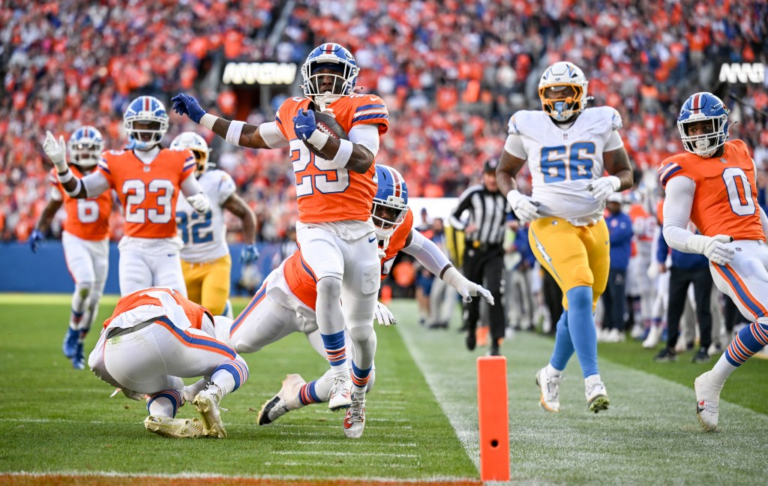 Broncos beat Chargers, clinch No. 1 seed, set out on Super Bowl chase