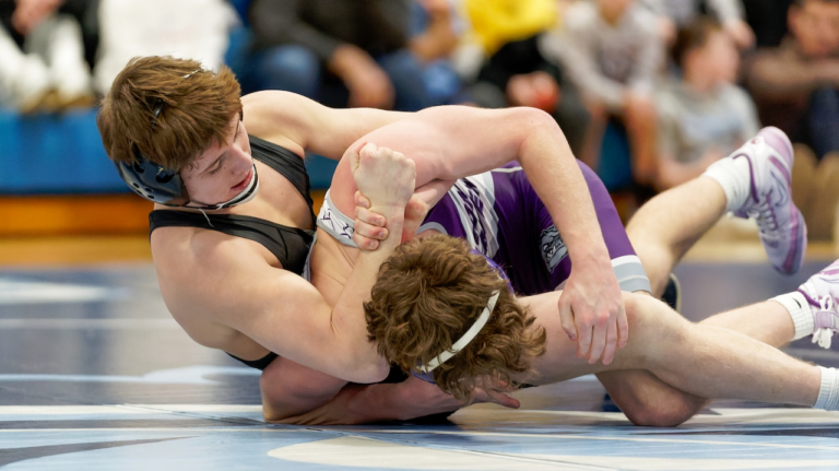 Highly anticipated Top-20 wrestling showdown turns into forfeit-filled, 46-point rout