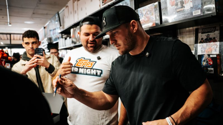 Topps Rip Night: From Tom Brady to Mike Trout, this event draws 100,000 fans worldwide