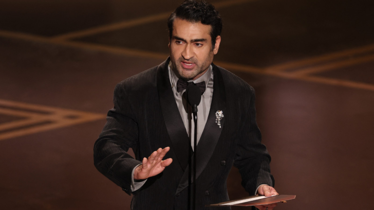 Oscars shock with rare tie