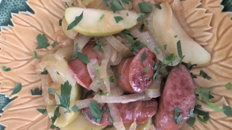 Recipe: Kielbasa, apples, onions and beer can add up to a tasty dish