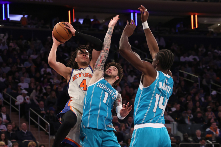 Knicks rest starters in loss to Hornets in regular-season finale