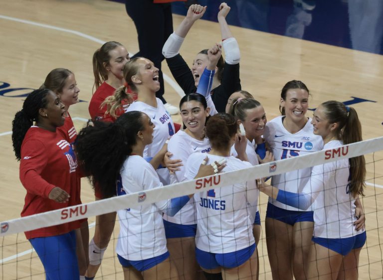 SMU featured in volleyball showcase at AT&T Stadium