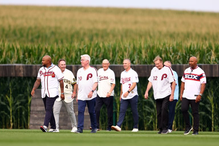 26 Hall of Famers emerge from the corn before Field of Dreams game on nostalgic night in Iowa